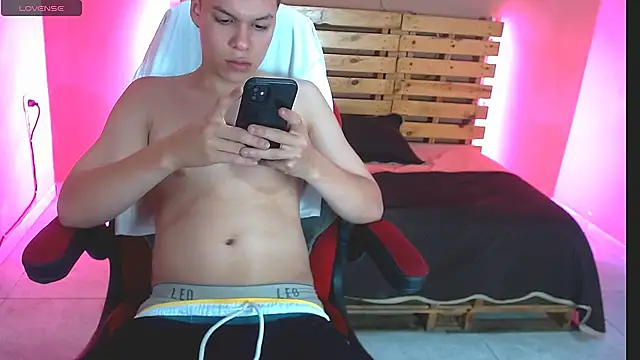Snapshot of samstyxx chatting on June 1, 10:11 pm samstyxx online show from June 1, 10:11 pm