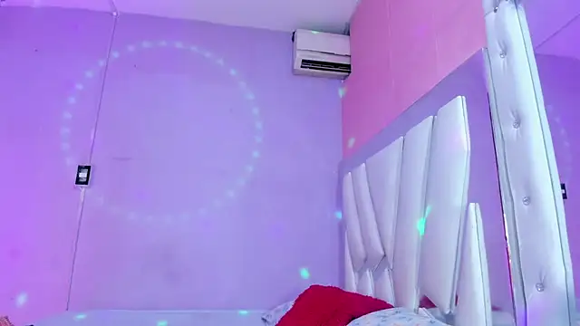 Snapshot of kiara_sexyhot chatting on July 4, 11:22 pm kiara sexyhot online show from July 4, 11:22 pm