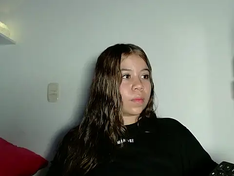 Snapshot of M1la_18 chatting on May 4, 3:02 am M1la 18 online show from May 4, 3:02 am