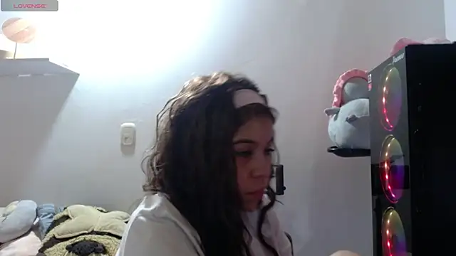 Snapshot of M1la_18 chatting on May 24, 7:24 am M1la 18 online show from May 24, 7:24 am