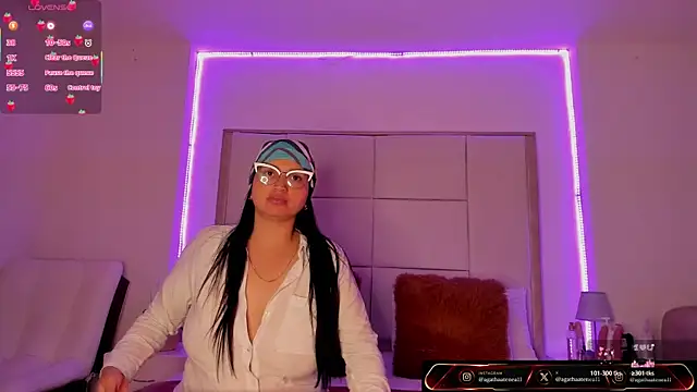 Snapshot of Agatha_Atenea11 chatting on May 1, 2:27 am Agatha Atenea11 online show from May 1, 2:27 am