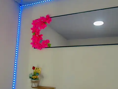 Darianna A online show from May 4, 9:22 pm
