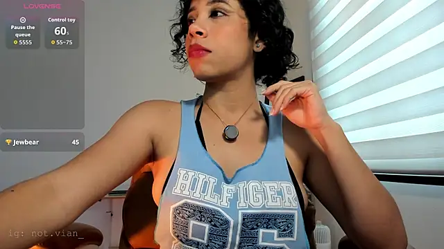 Snapshot of Laena_Castillo chatting on April 18, 7:07 pm Laena Castillo online show from April 18, 7:07 pm