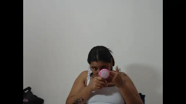 Snapshot of zaphiro_skye chatting on June 18, 9:25 am zaphiro skye online show from June 18, 9:25 am