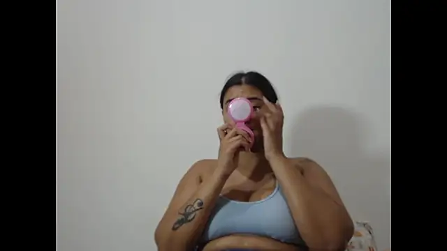 Snapshot of zaphiro_skye chatting on June 19, 9:13 am zaphiro skye online show from June 19, 9:13 am
