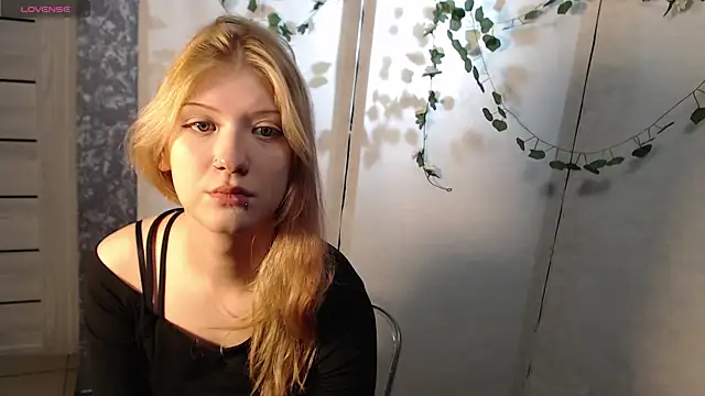 Snapshot of Lina_Wi chatting on April 25, 8:06 pm Lina Wi online show from April 25, 8:06 pm