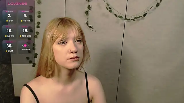 Snapshot of Lina_Wi chatting on April 30, 8:15 pm Lina Wi online show from April 30, 8:15 pm