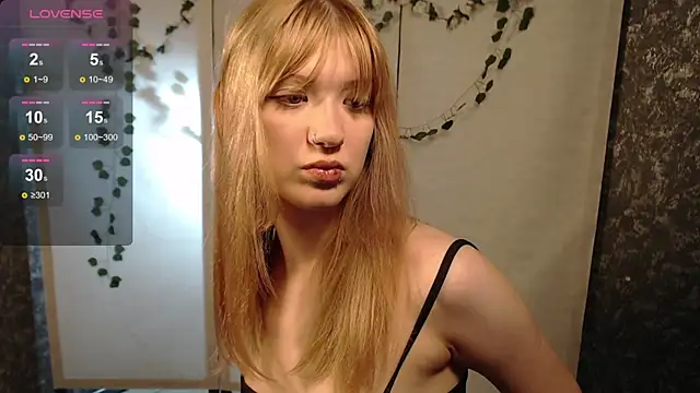 Snapshot of Lina_Wi chatting on April 30, 8:57 pm Lina Wi online show from April 30, 8:57 pm