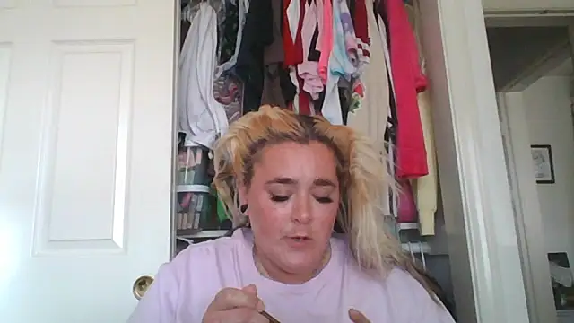 Snapshot of ajsin7 chatting on May 7, 3:39 pm ajsin7 online show from May 7, 3:39 pm