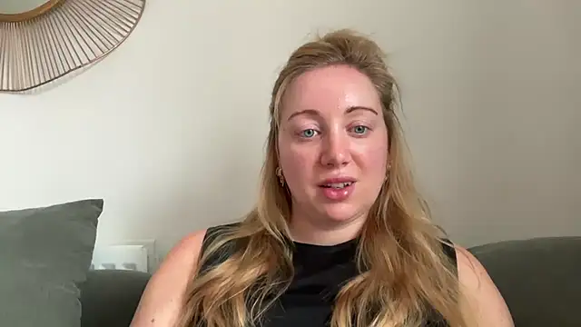 Snapshot of arielsweetieee chatting on June 17, 8:39 am arielsweetieee online show from June 17, 8:39 am