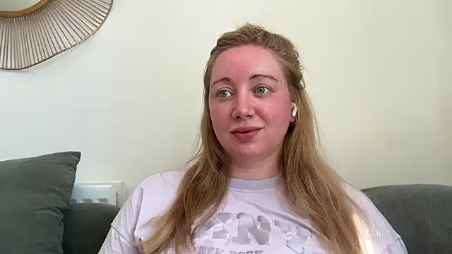 Snapshot of arielsweetieee chatting on June 18, 9:36 am arielsweetieee online show from June 18, 9:36 am