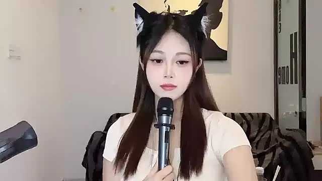 Snapshot of KiKi-011 chatting on June 11, 4:21 am KiKi-011 online show from June 11, 4:21 am