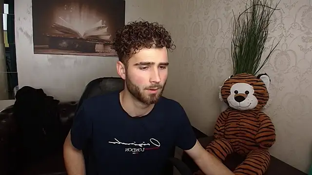 KyloEast online show from May 13, 4:32 am