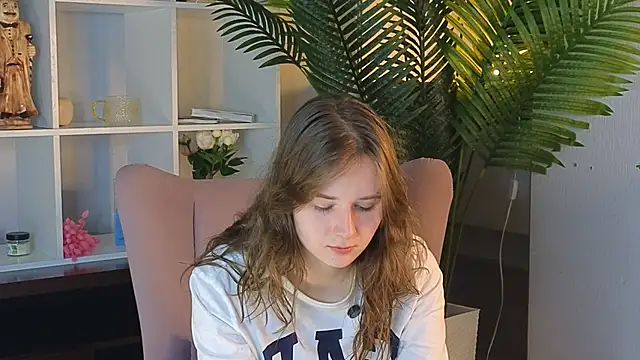 PamalaWhittmore online show from April 18, 1:59 pm