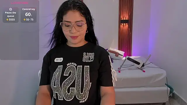 Snapshot of LucyWild8 chatting on April 22, 9:16 pm LucyWild8 online show from April 22, 9:16 pm