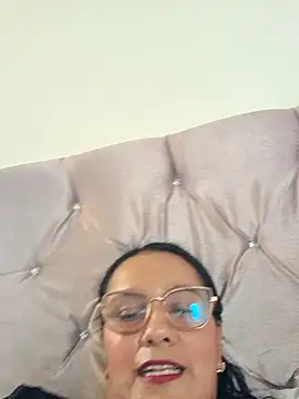 Snapshot of Samanta-42 chatting on April 21, 6:44 pm Samanta-42 online show from April 21, 6:44 pm