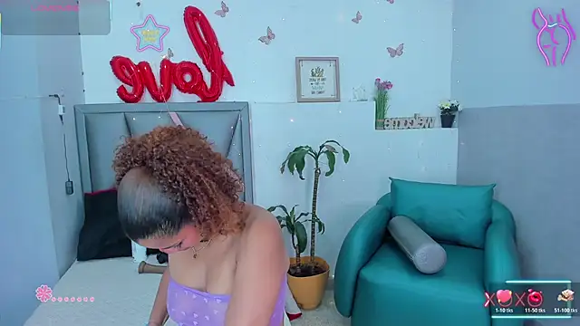 Snapshot of Aurora_Blackmont chatting on May 18, 12:22 pm Aurora Blackmont online show from May 18, 12:22 pm