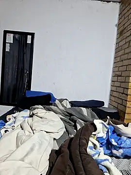 Backdoor Newbie online show from May 15, 2:35 pm
