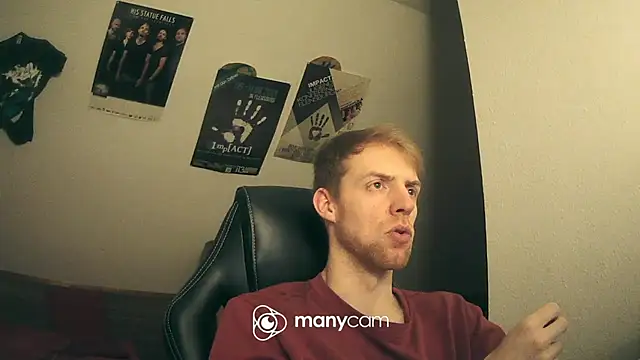 Snapshot of Milkyman7 chatting on December 3, 8:17 pm Milkyman7 online show from December 3, 8:17 pm