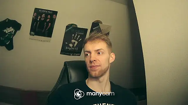 Snapshot of Milkyman7 chatting on December 14, 10:39 pm Milkyman7 online show from December 14, 10:39 pm