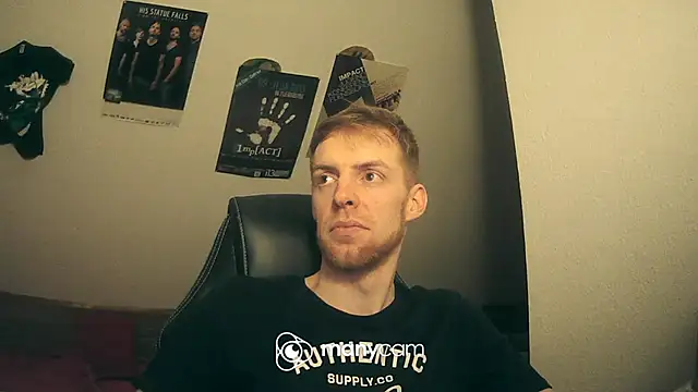 Snapshot of Milkyman7 chatting on December 21, 9:15 pm Milkyman7 online show from December 21, 9:15 pm