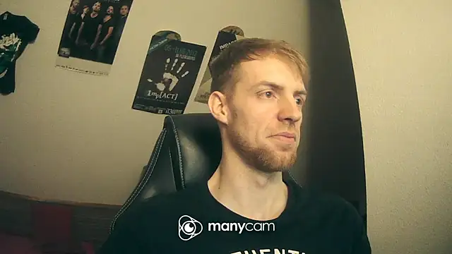 Snapshot of Milkyman7 chatting on December 25, 11:10 pm Milkyman7 online show from December 25, 11:10 pm