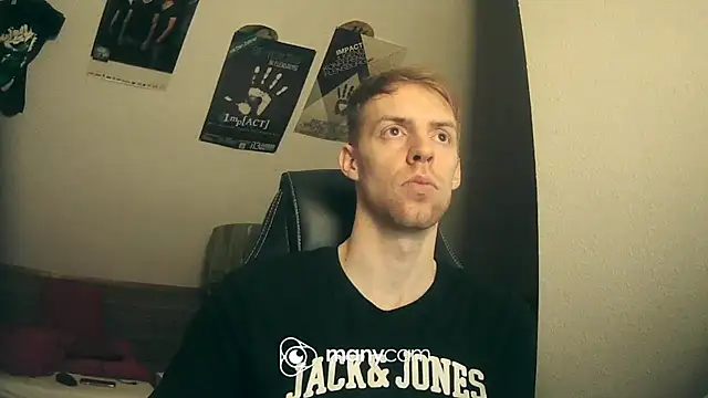 Snapshot of Milkyman7 chatting on December 28, 8:25 pm Milkyman7 online show from December 28, 8:25 pm