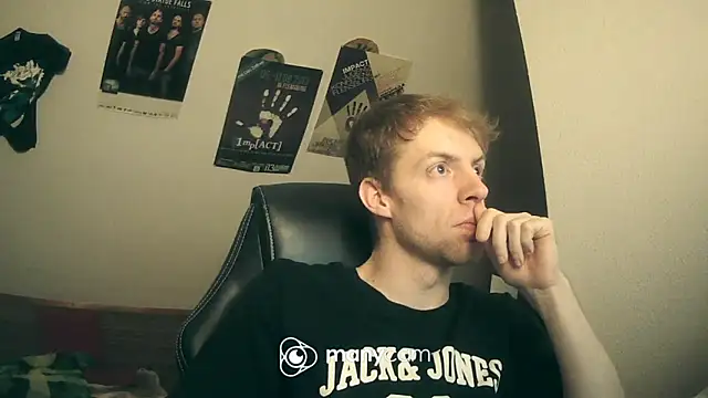 Snapshot of Milkyman7 chatting on February 5, 8:35 pm Milkyman7 online show from February 5, 8:35 pm