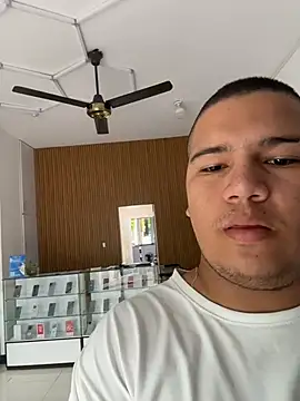 Snapshot of Patricio_02 chatting on July 24, 2:15 pm Patricio 02 online show from July 24, 2:15 pm