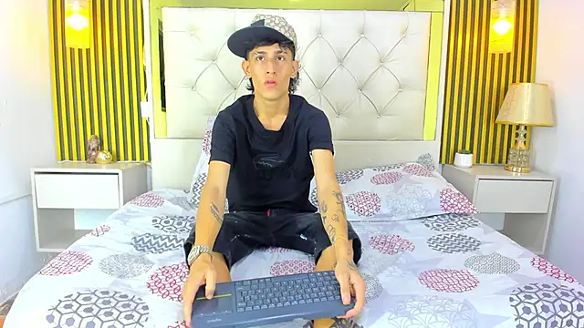 Snapshot of Just18Jake_ chatting on May 5, 12:07 am Just18Jake online show from May 5, 12:07 am