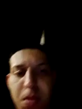 Snapshot of Branquinho027_ chatting on April 19, 3:28 am Branquinho027 online show from April 19, 3:28 am