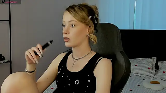 Snapshot of EvaHamilton chatting on May 3, 1:11 am EvaHamilton online show from May 3, 1:11 am