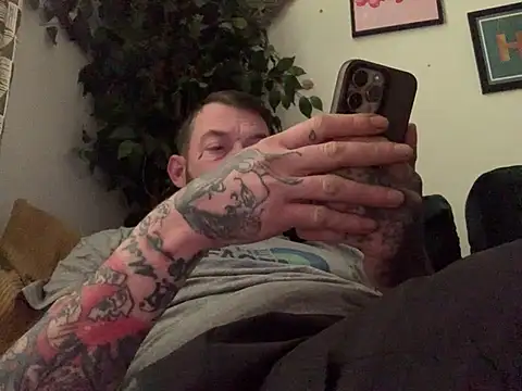Snapshot of justthat_guy chatting on April 24, 7:55 am justthat guy online show from April 24, 7:55 am