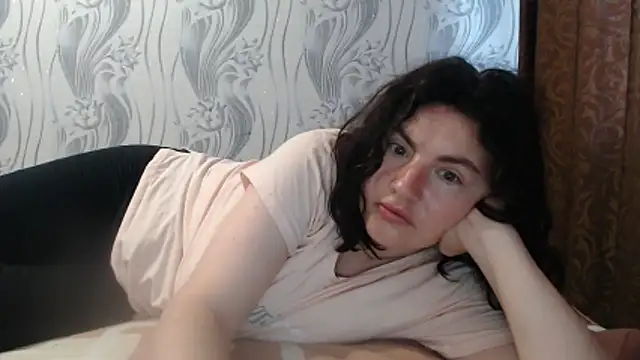 Snapshot of AlinaxJames chatting on June 8, 7:53 am AlinaxJames online show from June 8, 7:53 am