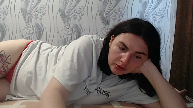 Snapshot of AlinaxJames chatting on June 16, 2:19 pm AlinaxJames online show from June 16, 2:19 pm