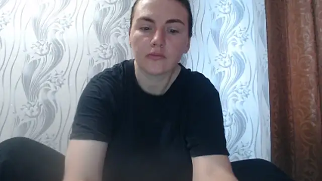 Snapshot of AlinaxJames chatting on June 27, 7:46 am AlinaxJames online show from June 27, 7:46 am