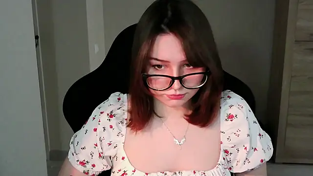 Snapshot of Kimberly_Charm chatting on July 23, 9:40 am Kimberly Charm online show from July 23, 9:40 am