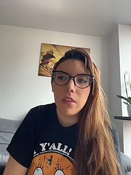 Snapshot of AliceMtz chatting on April 26, 5:54 pm AliceMtz online show from April 26, 5:54 pm