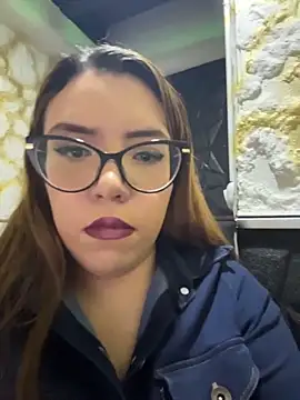 Snapshot of AliceMtz chatting on May 15, 8:49 pm AliceMtz online show from May 15, 8:49 pm