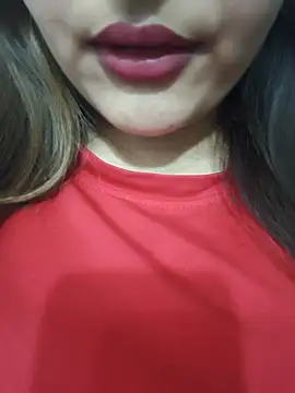 Snapshot of Tiiyaaa chatting on May 18, 8:09 am Tiiyaaa online show from May 18, 8:09 am