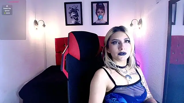 Snapshot of aliceinflames chatting on May 4, 8:05 pm aliceinflames online show from May 4, 8:05 pm