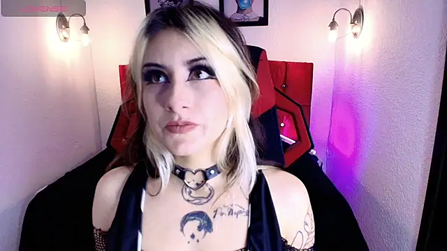 Snapshot of aliceinflames chatting on May 7, 8:58 pm aliceinflames online show from May 7, 8:58 pm