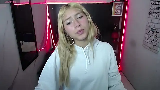 Snapshot of nancy_blonde chatting on July 15, 12:10 pm nancy blonde online show from July 15, 12:10 pm