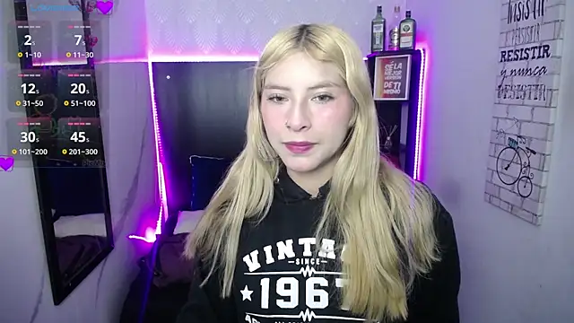 Snapshot of nancy_blonde chatting on July 17, 12:45 pm nancy blonde online show from July 17, 12:45 pm
