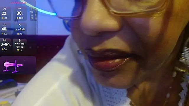 Snapshot of Sweet-Mommy-Milf chatting on May 2, 1:21 am Sweet-Mommy-Milf online show from May 2, 1:21 am