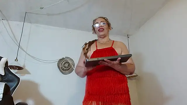 Snapshot of Sweet-Mommy-Milf chatting on May 15, 11:56 pm Sweet-Mommy-Milf online show from May 15, 11:56 pm