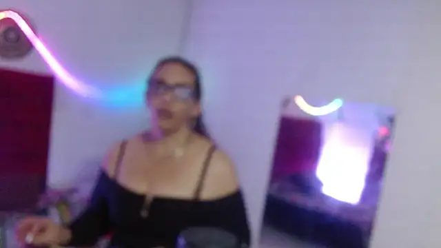 Snapshot of Sweet-Mommy-Milf chatting on May 26, 1:12 am Sweet-Mommy-Milf online show from May 26, 1:12 am