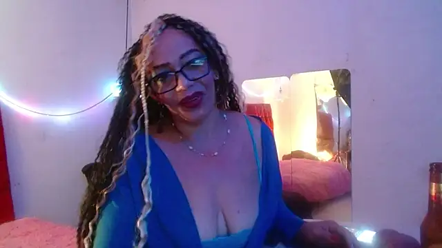 Snapshot of Sweet-Mommy-Milf chatting on May 29, 6:11 am Sweet-Mommy-Milf online show from May 29, 6:11 am