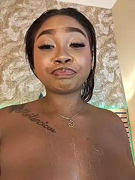 Snapshot of Chloe_LaurentXXX chatting on June 30, 7:37 pm Chloe LaurentXXX online show from June 30, 7:37 pm