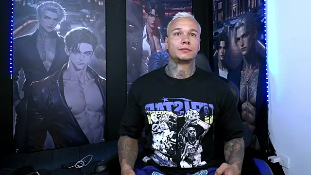 Snapshot of damian_becker chatting on June 17, 10:10 pm damian becker online show from June 17, 10:10 pm
